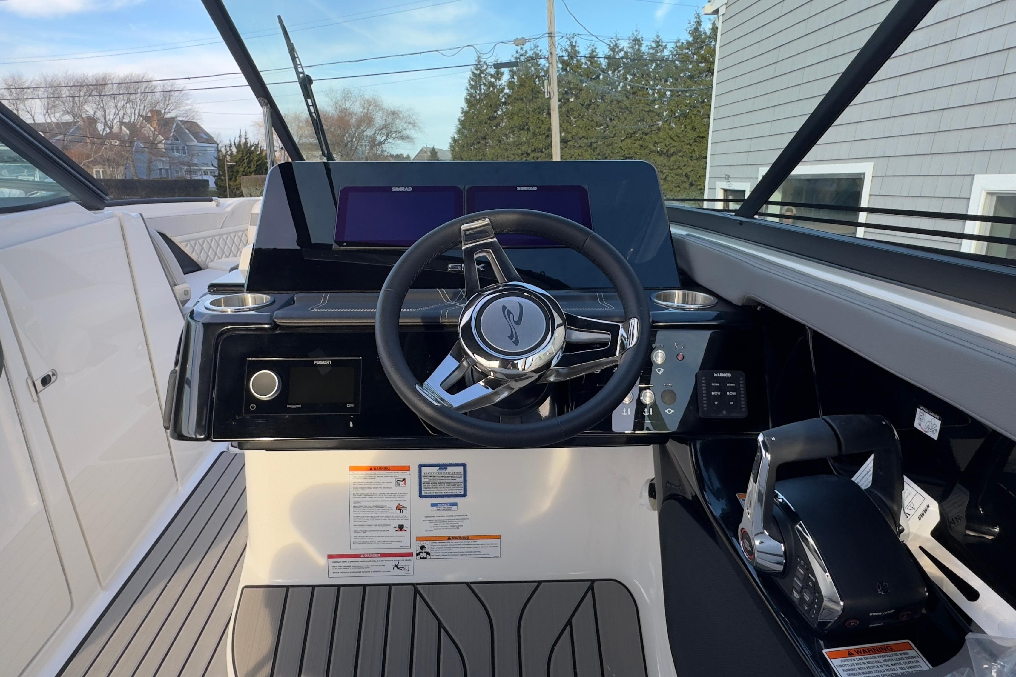 2026 Sea Ray SLX 280 Outboard helm with modern design.