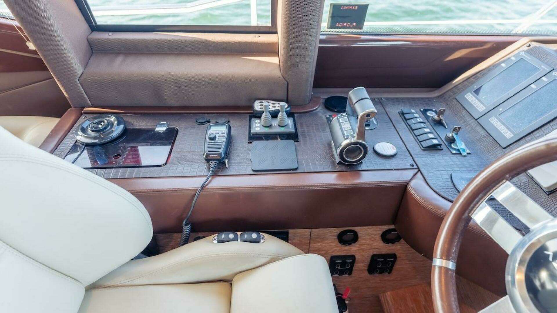 2012 Azimut Evolution - Image 66