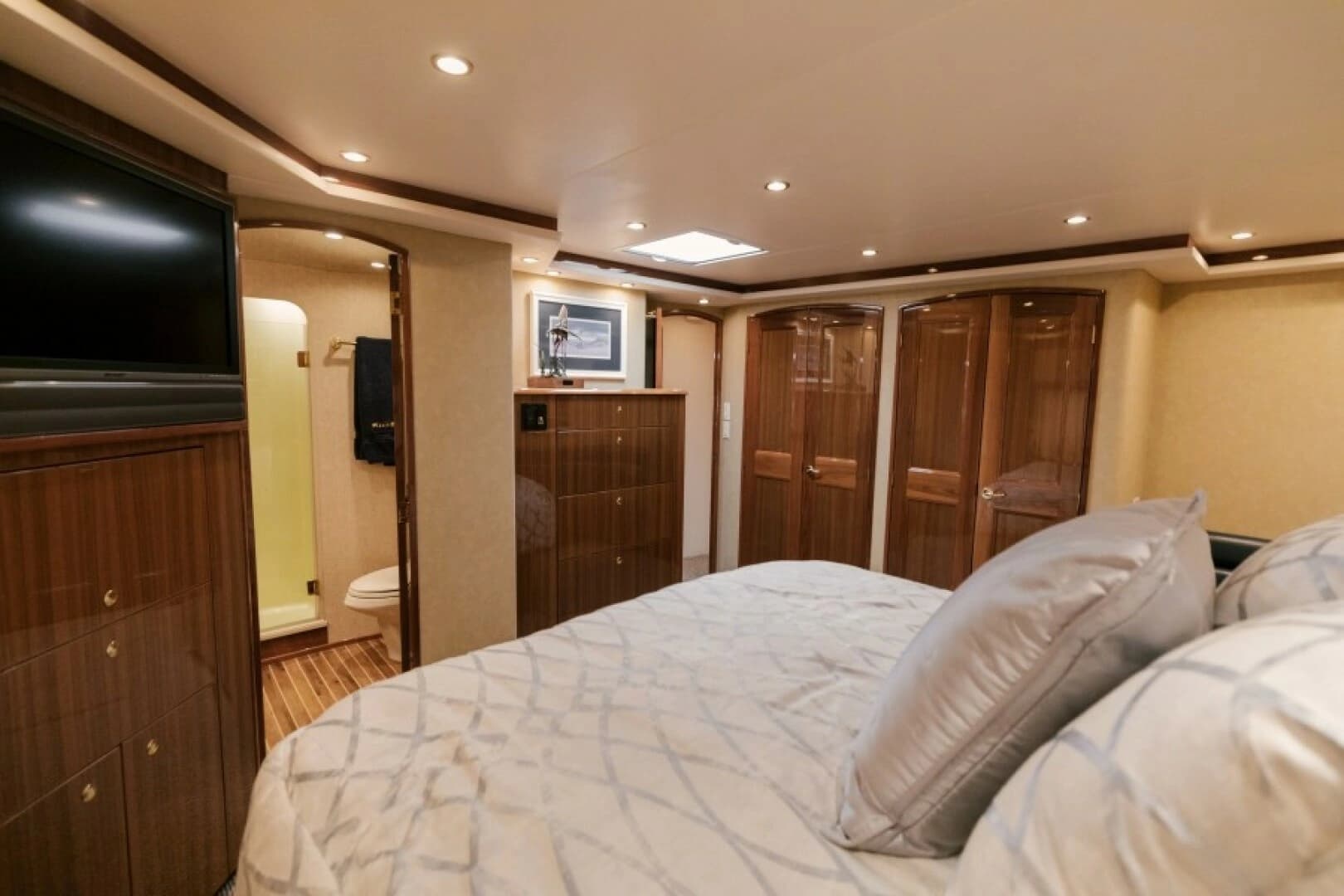2006 Viking 74 Enclosed Bridge - Image 28