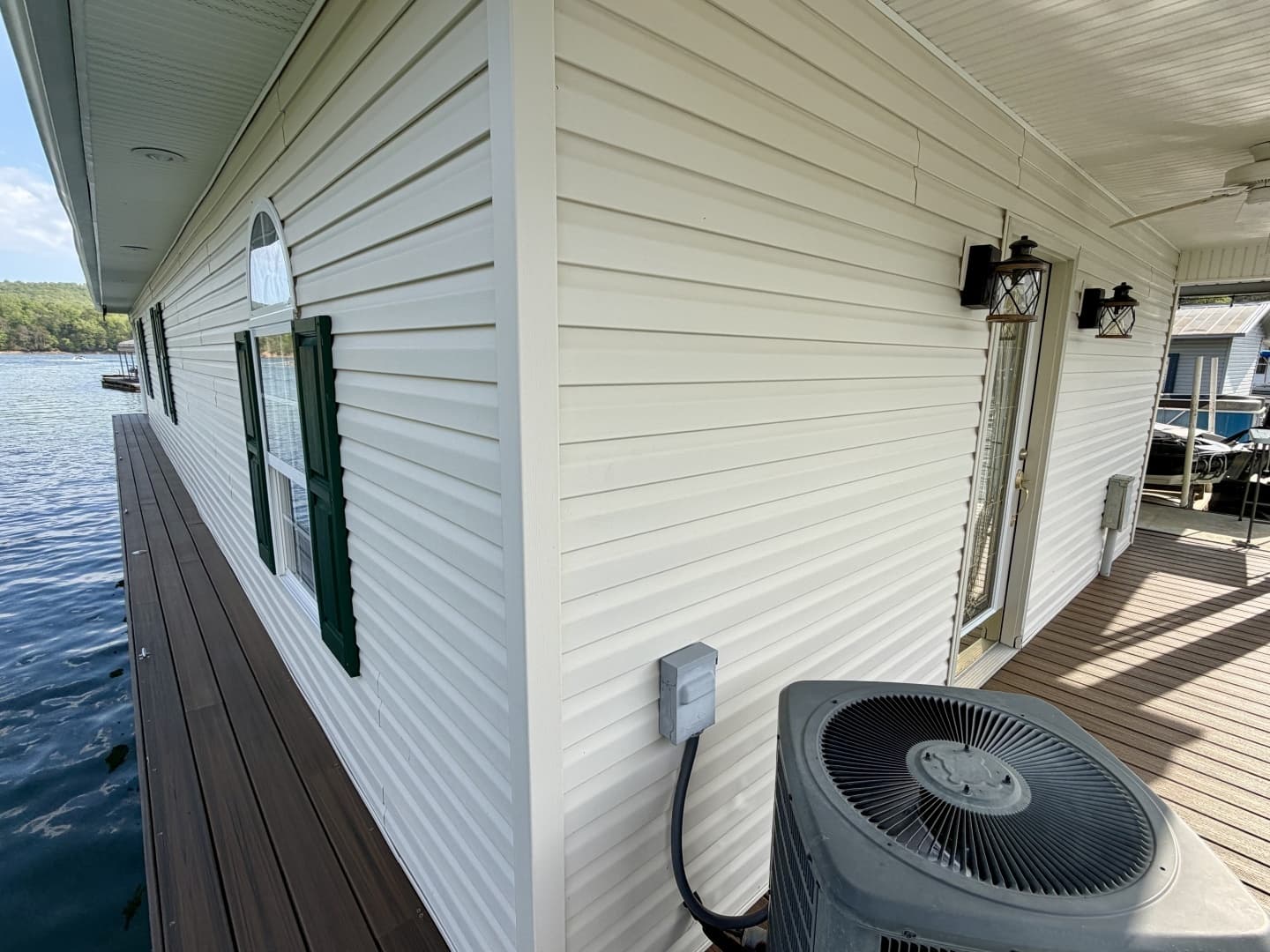 2002 Custom 20 x 53 Floating Cabin - Approx 999/sqft - Image 100