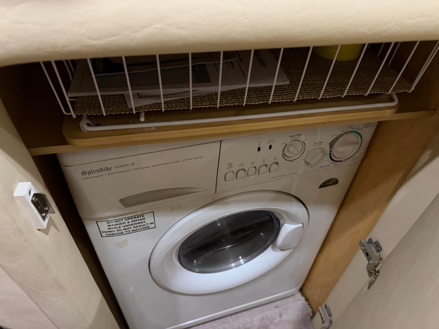 2005 Sea Ray 550 SEDAN BRIDGE - Image 37