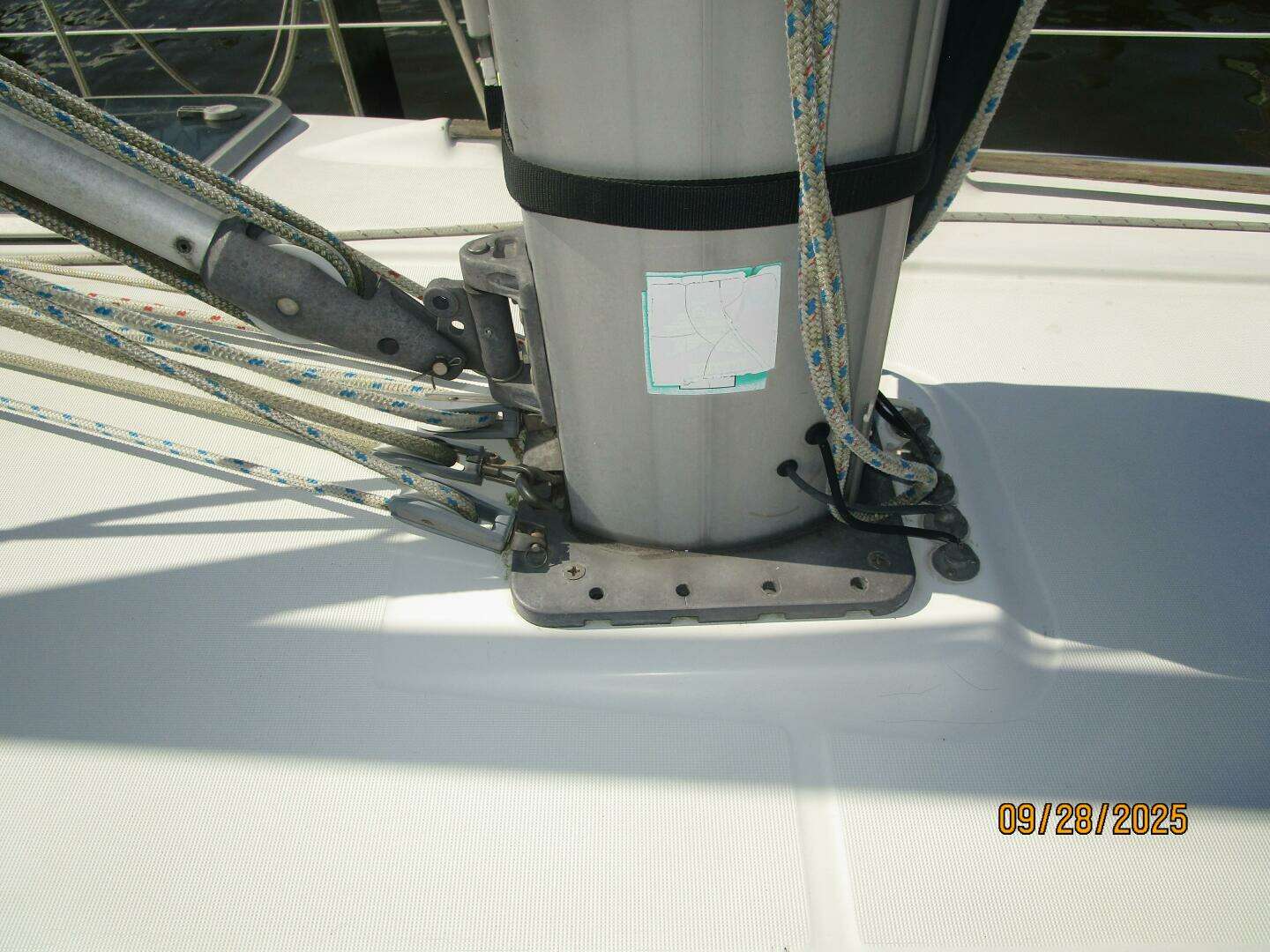 1998 Beneteau Oceanis 381 - Image 15