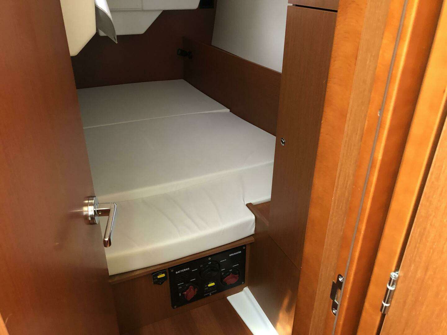 2017 Beneteau Oceanis 38 Weekender - Image 29