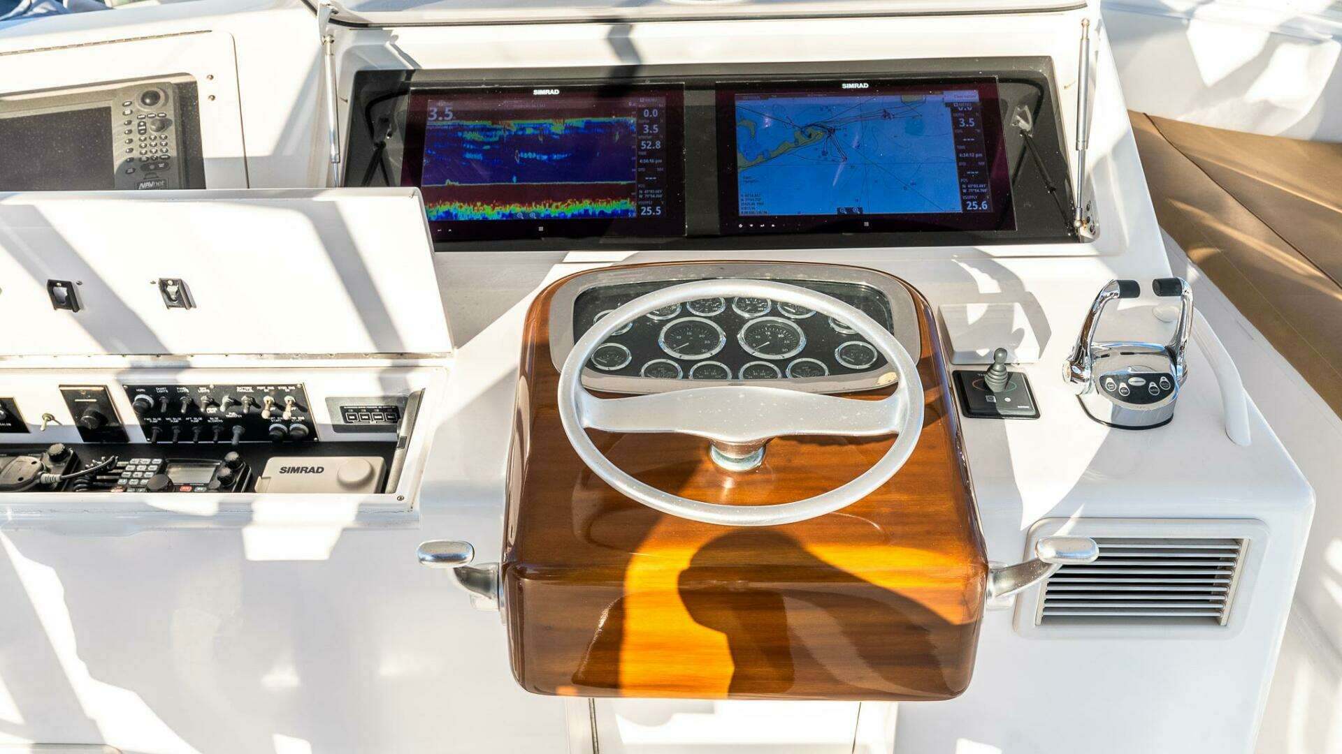 2002 Viking 52 Convertible - Image 13