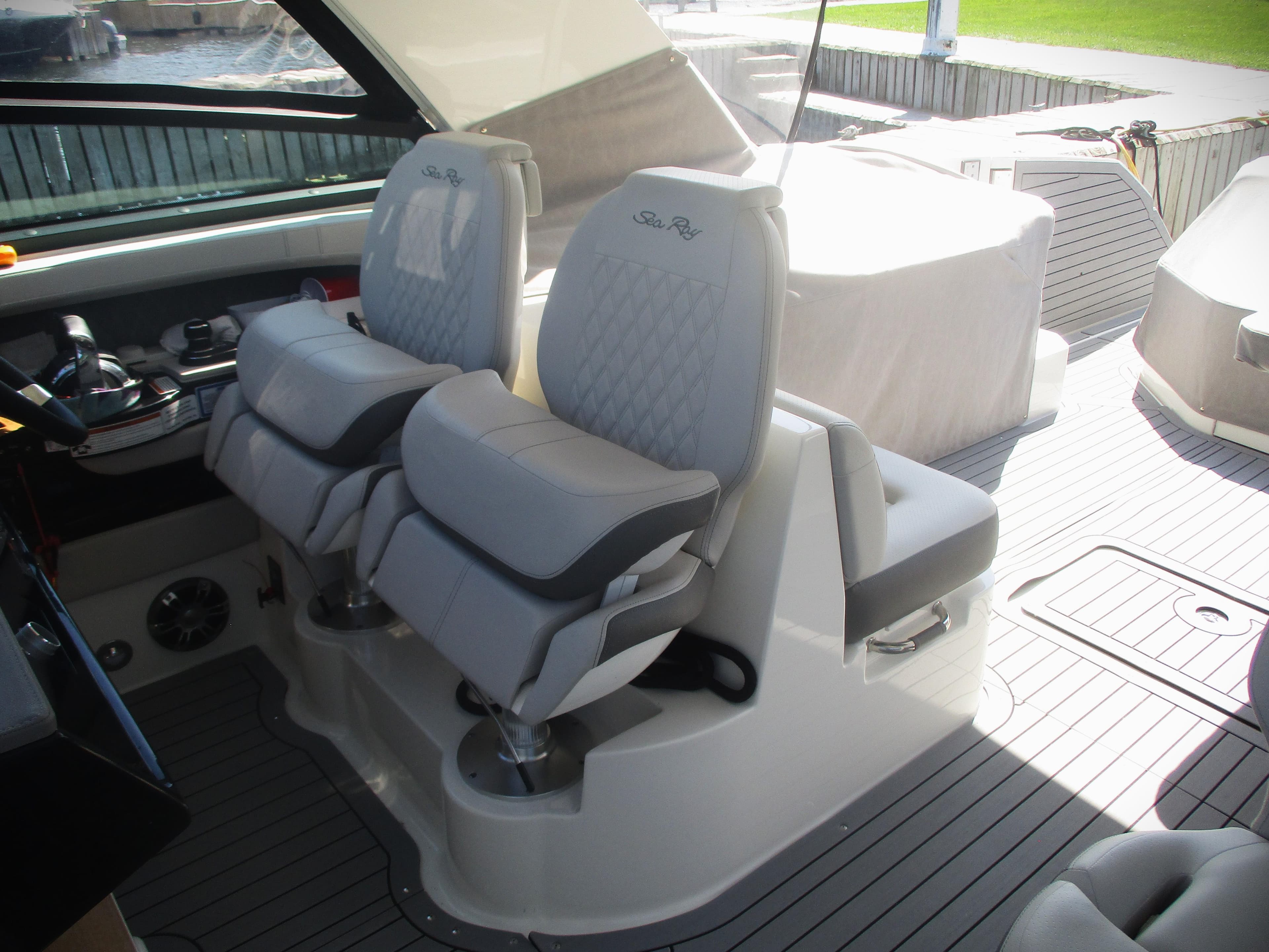 2021 Sea Ray 400 SLX Outboard cockpit with luxurious seating and modern controls.