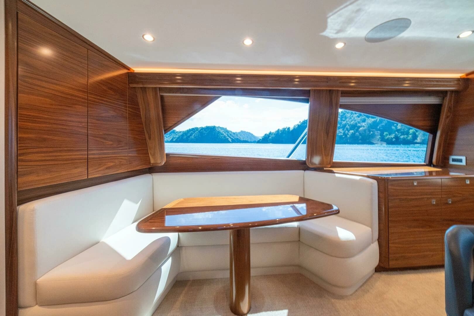 2025 Viking 58 Convertible - Image 15