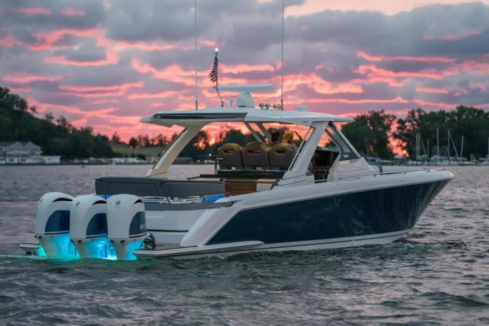 2021 Tiara Sport 38LS - Image 6
