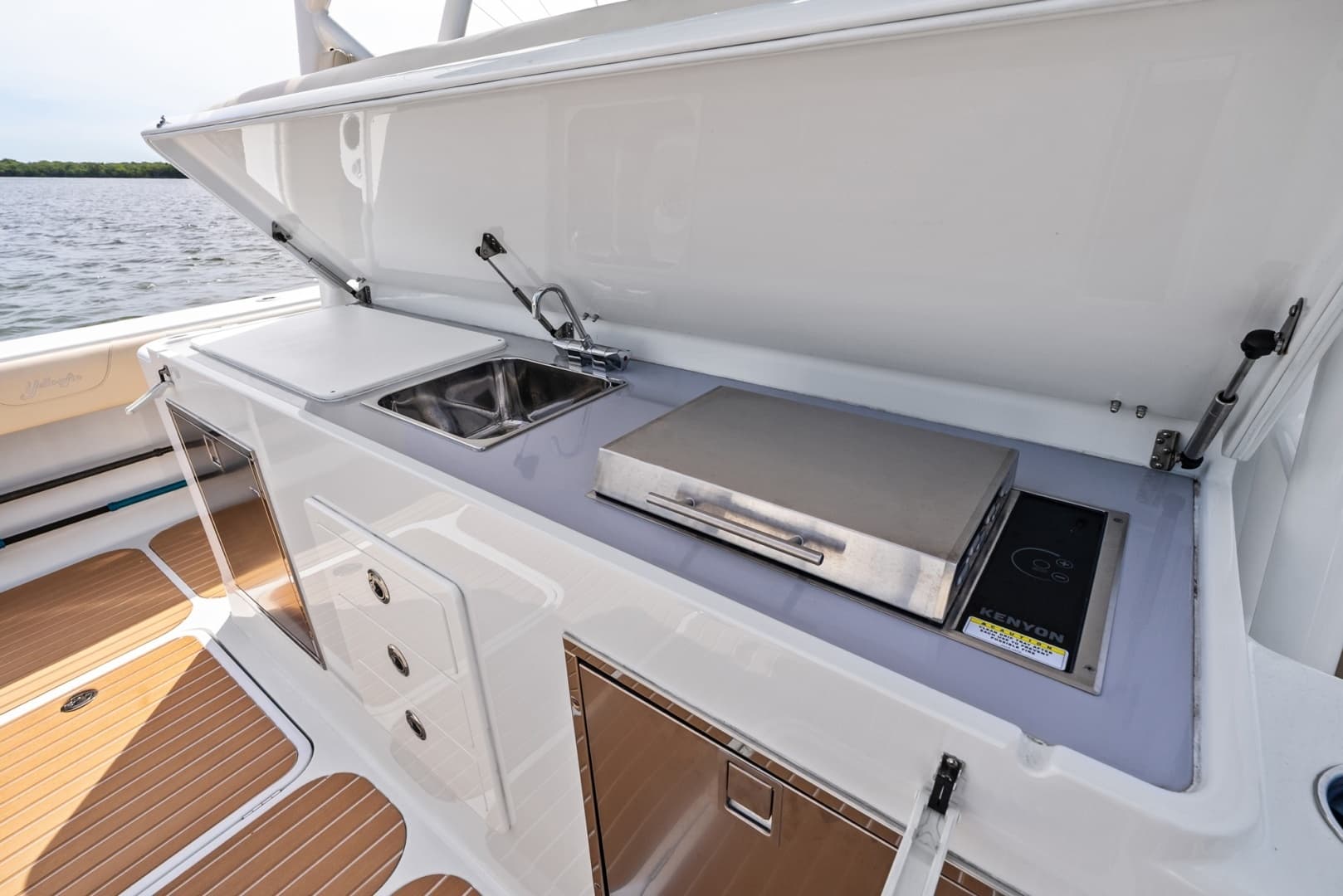 2024 Yellowfin 54 Offshore - Image 43