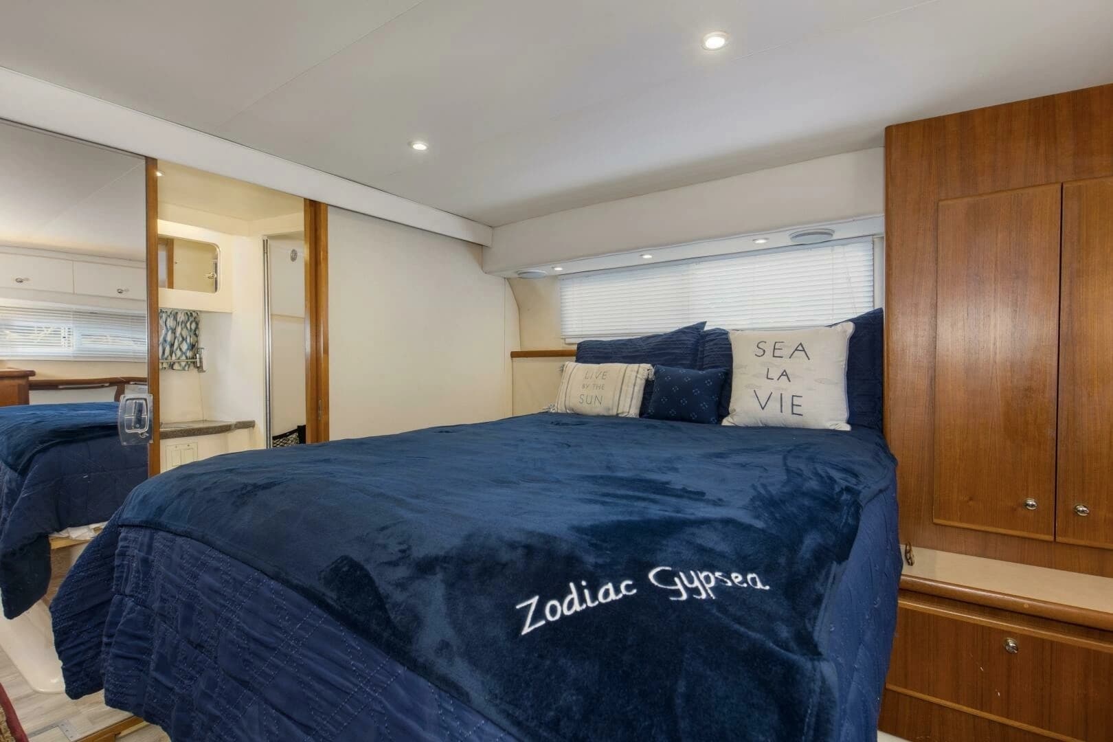 1997 Carver 445 Aft Cabin - Image 9