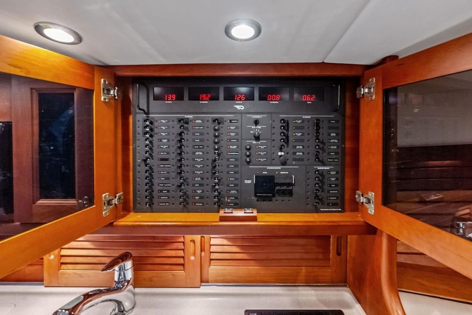 2008 Hinckley Talaria 38R - Image 25