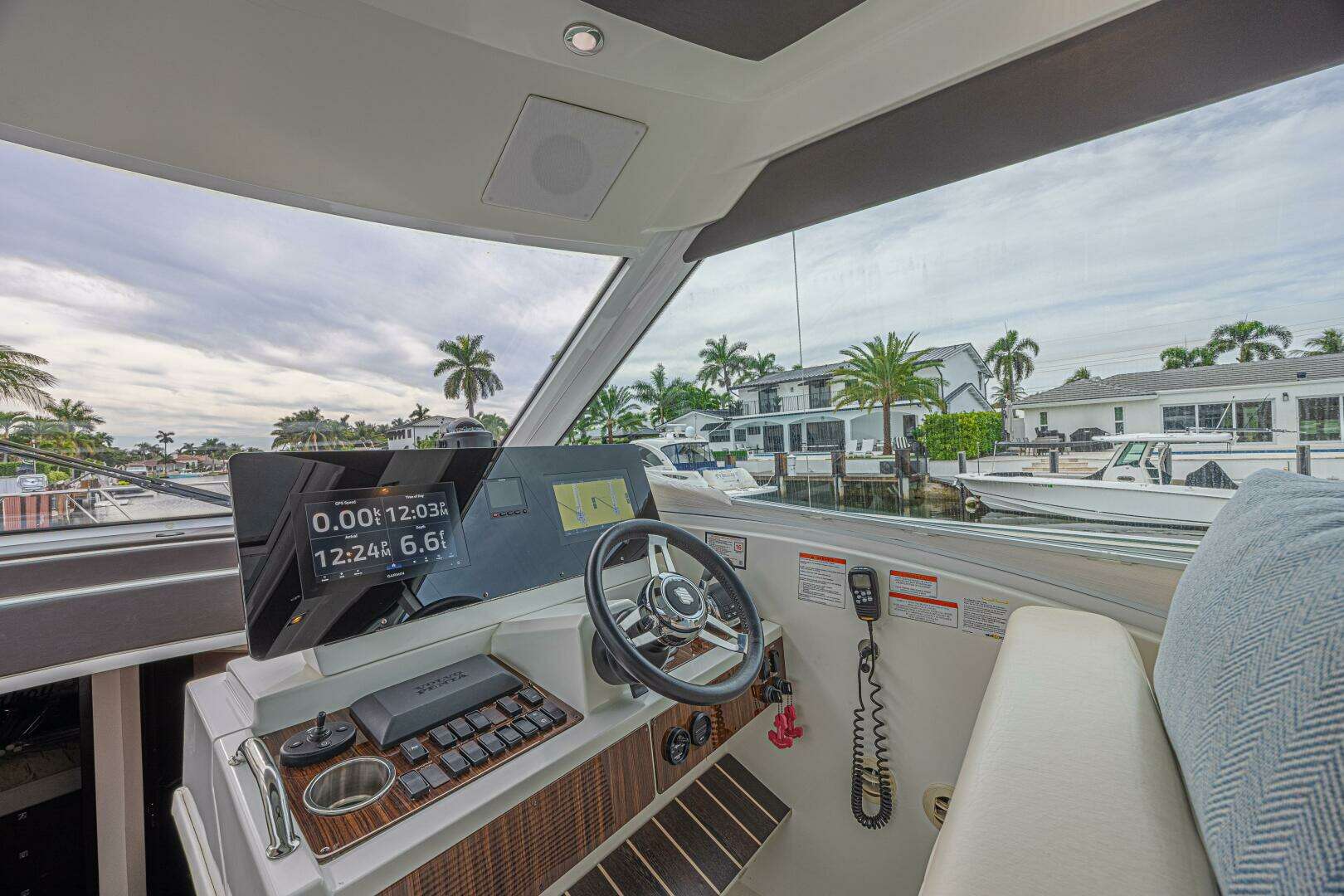 2012 Cruisers Yachts 48 Cantius - Image 25