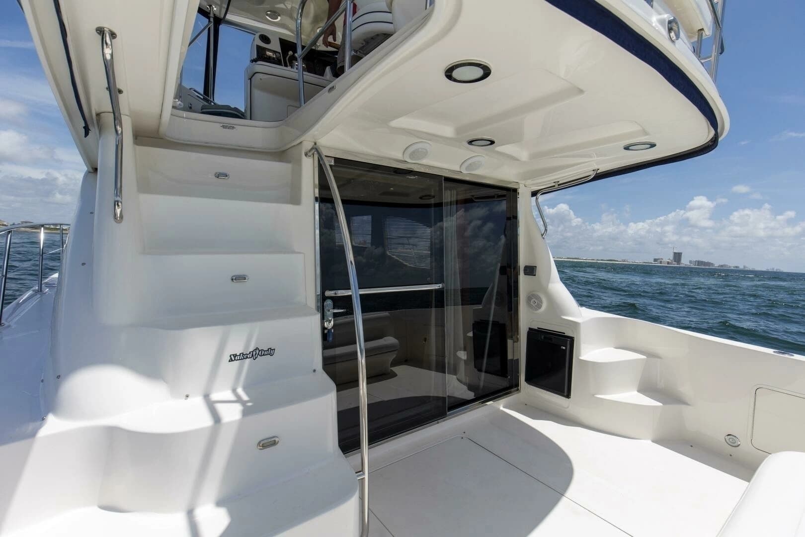 2007 Sea Ray 52 Sedan Bridge - Image 4