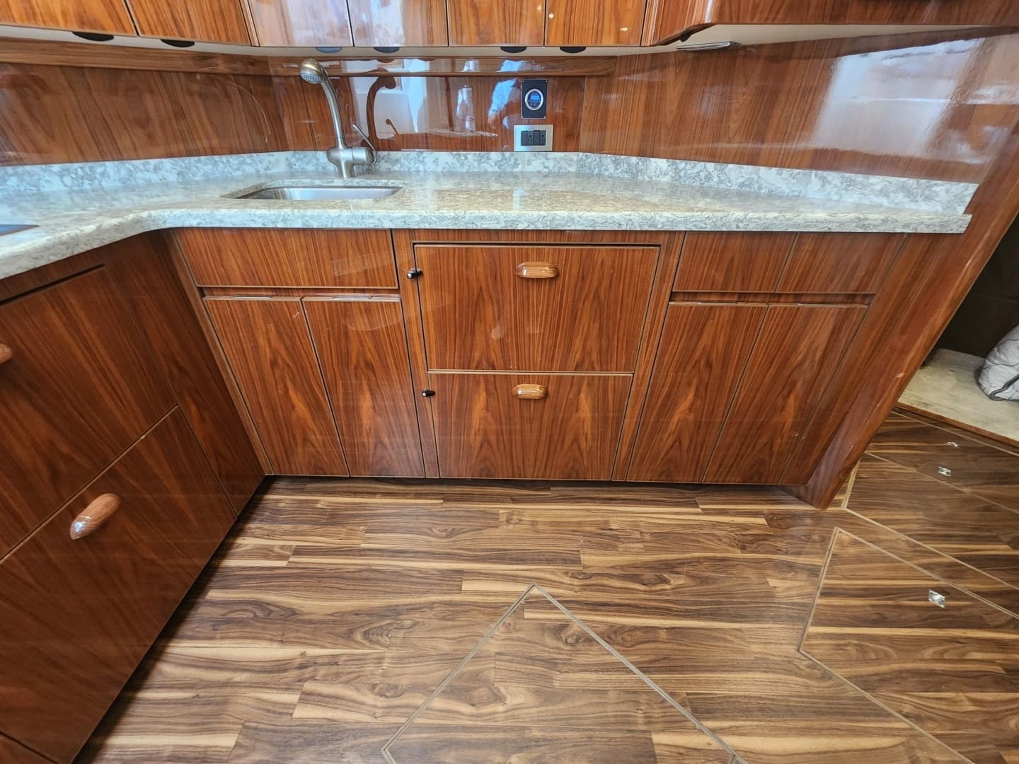 2018 Viking 48 Sport Tower - Image 20