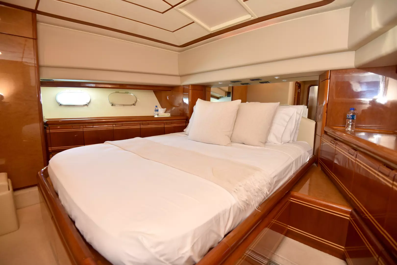 1997 Ferretti Yachts 80 - Image 21