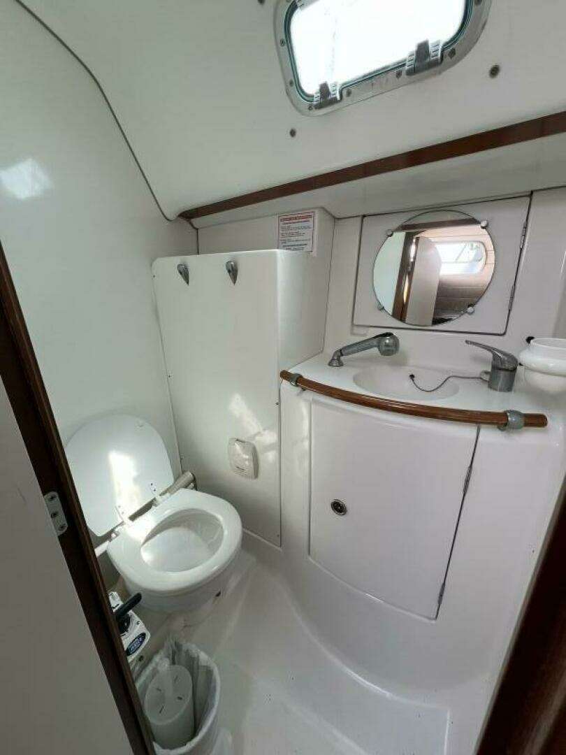 2001 Beneteau 411 - Image 24