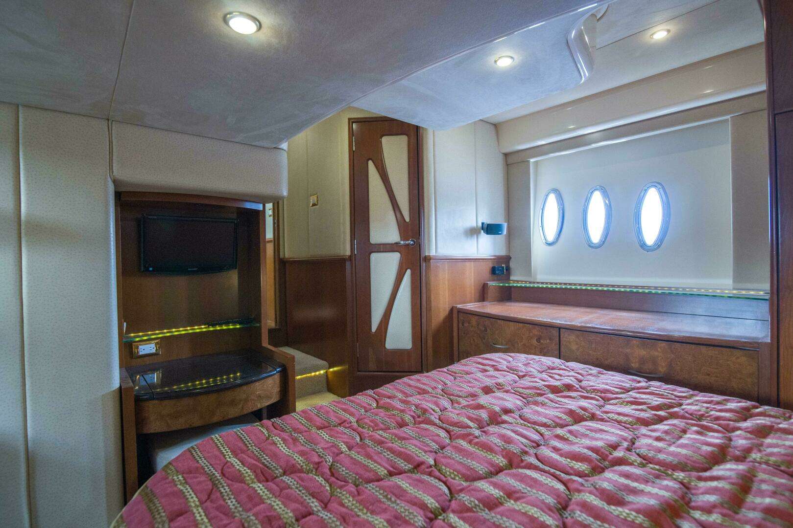 2009 Silverton 52 Ovation - Image 55