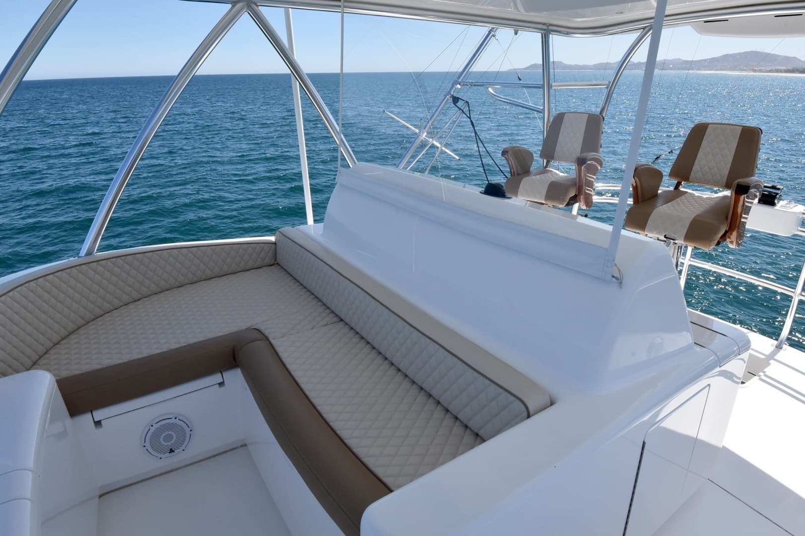 2024 Viking 90 Skybridge - Image 26