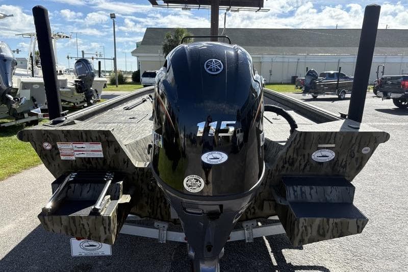 2026 SeaArk Shadow 19 V Center Console with Yamaha 115 outboard engine, parked outdoors.