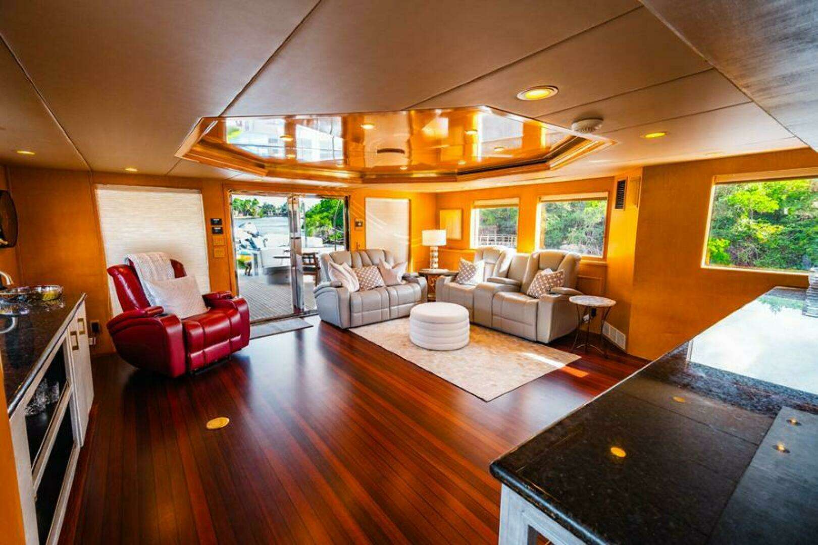 1995 Hatteras Flybridge Motor Yacht - Image 41