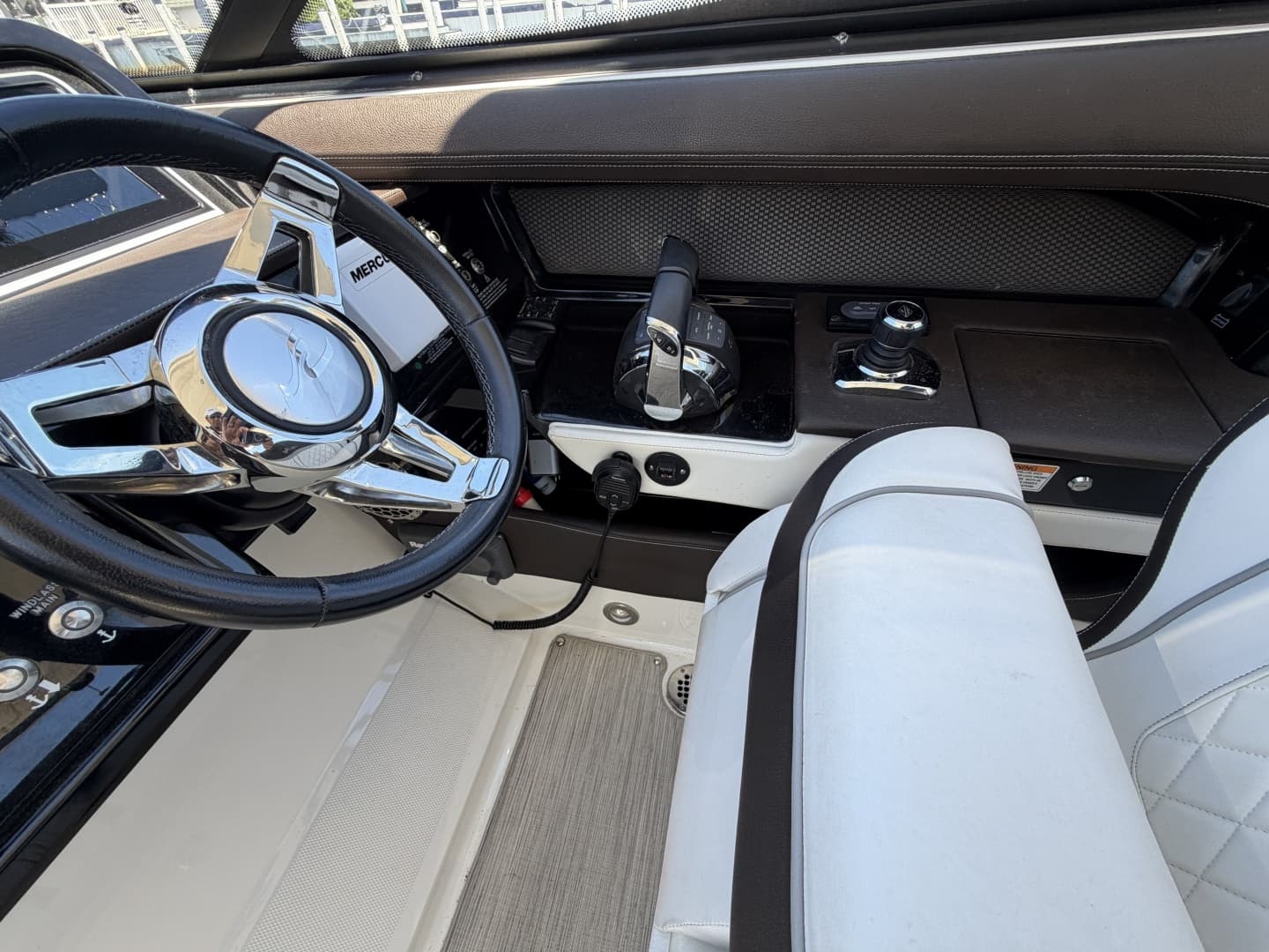 2017 Sea Ray 310 SLX - Image 20