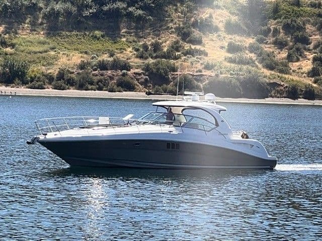 2006 Sea Ray 44 Sundancer on calm water.