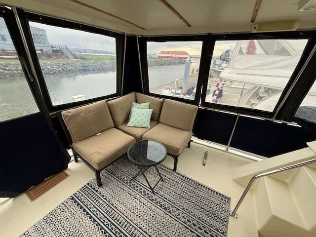 1985 Tollycraft 40 Sun Deck - 4