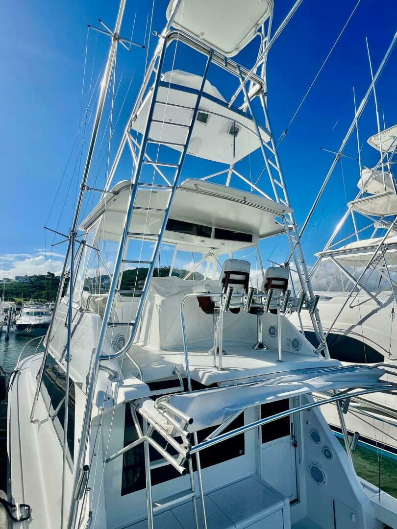 1997 Viking 43 Convertible - Image 7