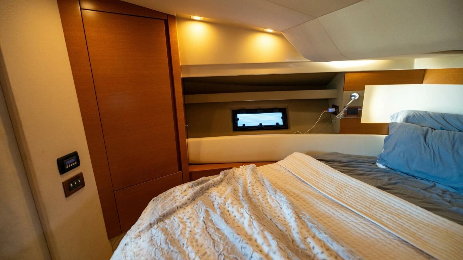 2013 Azimut 40 Flybridge - Image 36