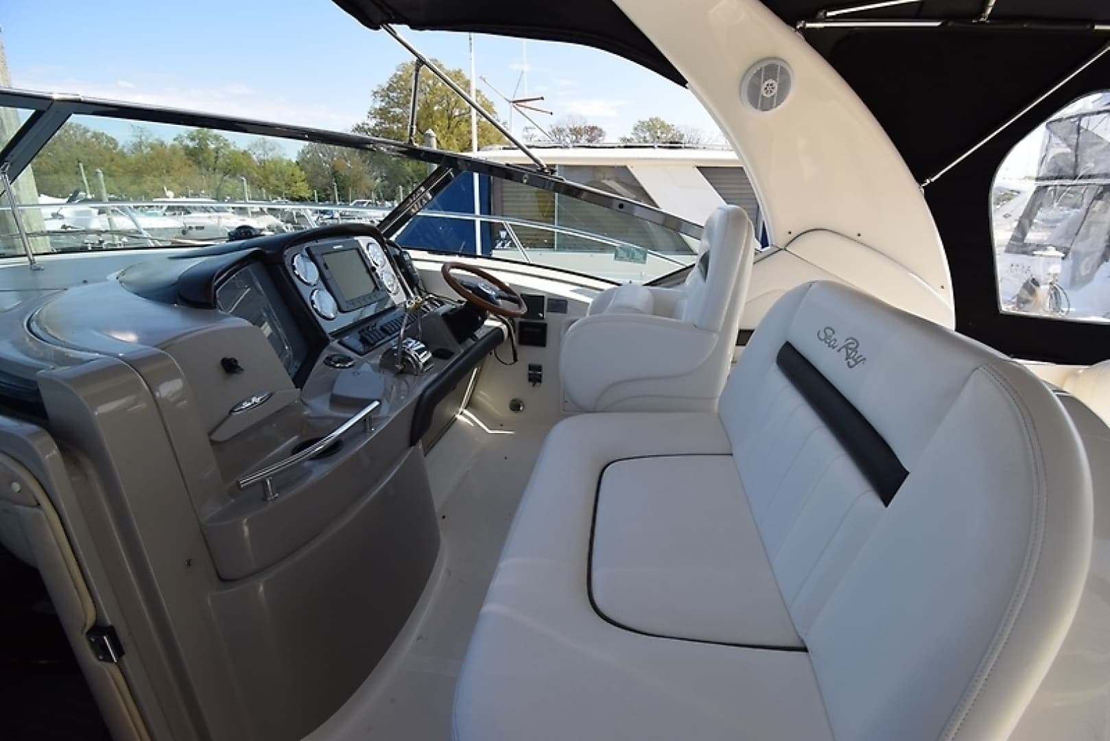 2004 Sea Ray 390 Sundancer - Image 16