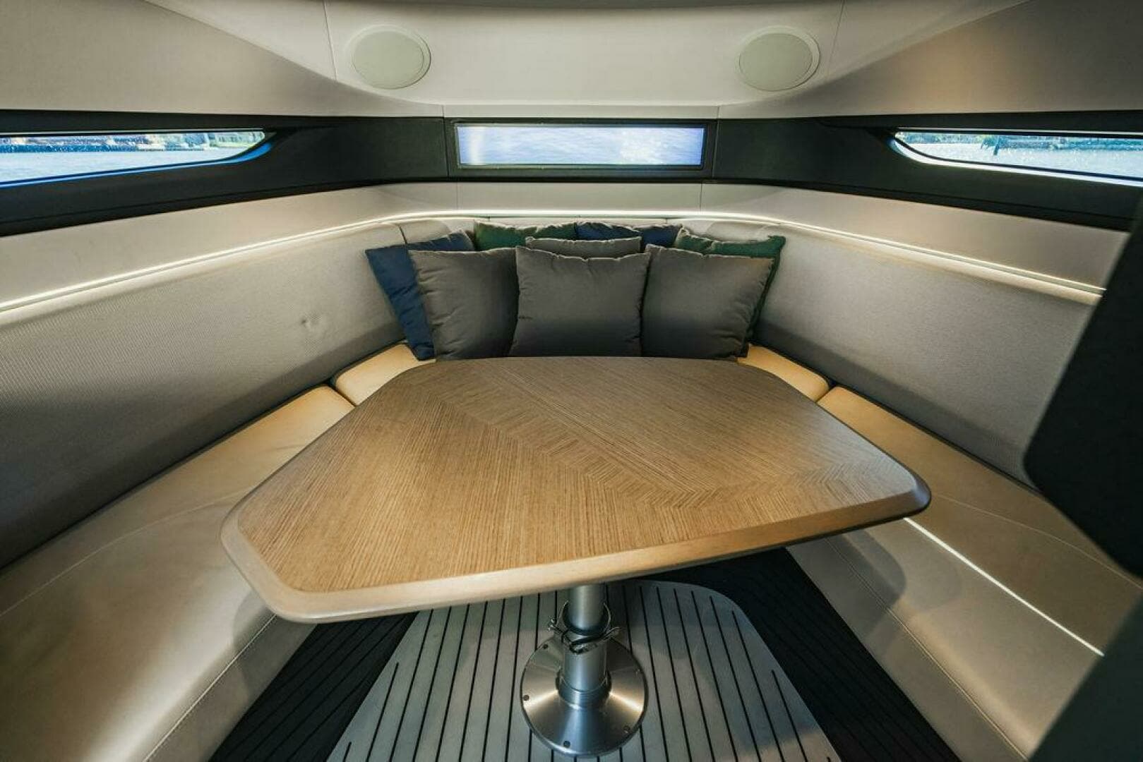 2020 Princess R35 - Image 21