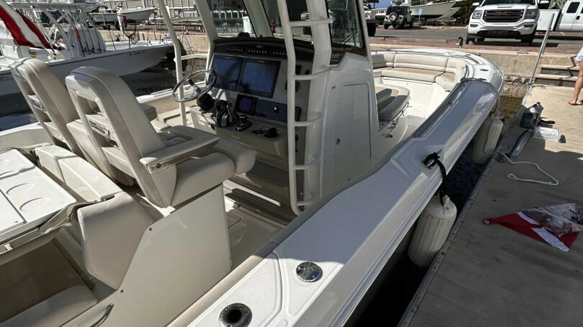 2017 Boston Whaler 330 Outrage - Image 23