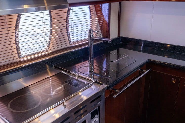 2010 Sea Ray 500 Sundancer - Image 37