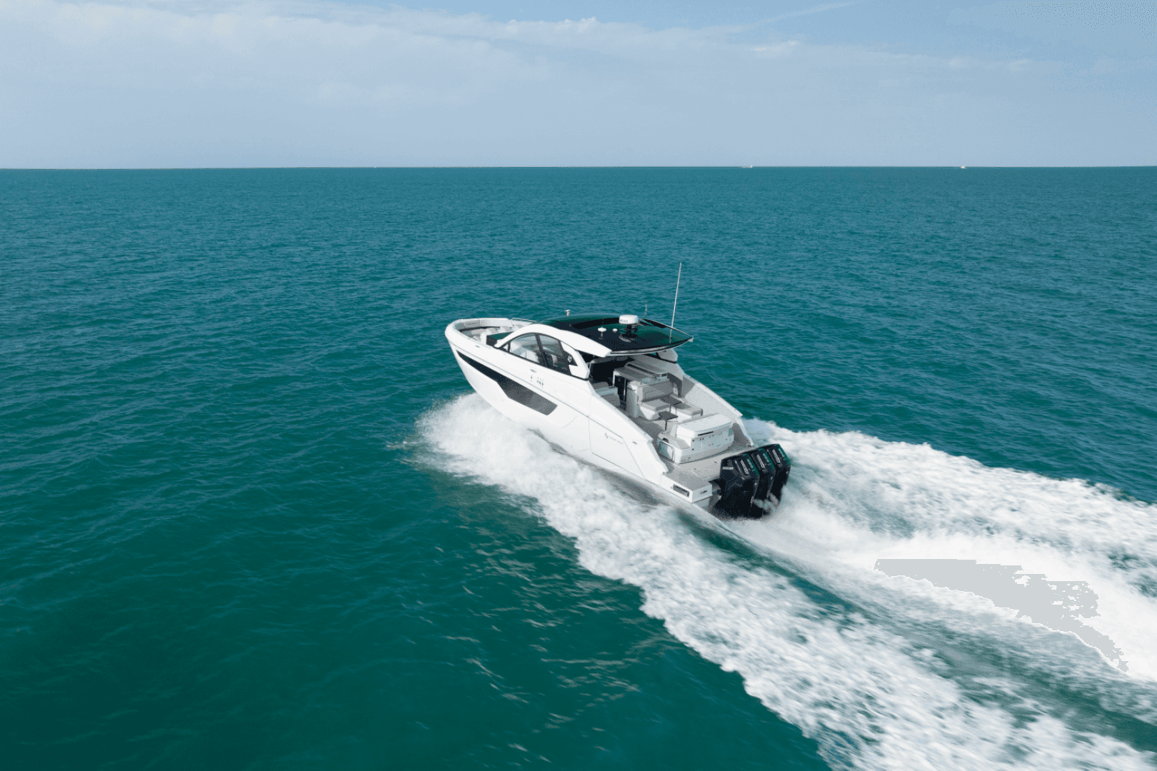 2026 Cruisers Yachts 50GLS OB - Image 4