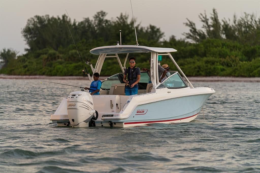 2023-Boston-Whaler-240-Vantage-MarineMax