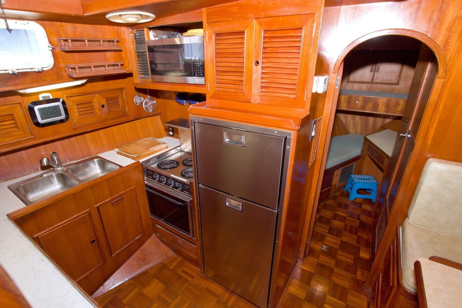 1984 Present Yachts 42 Sundeck - Image 39