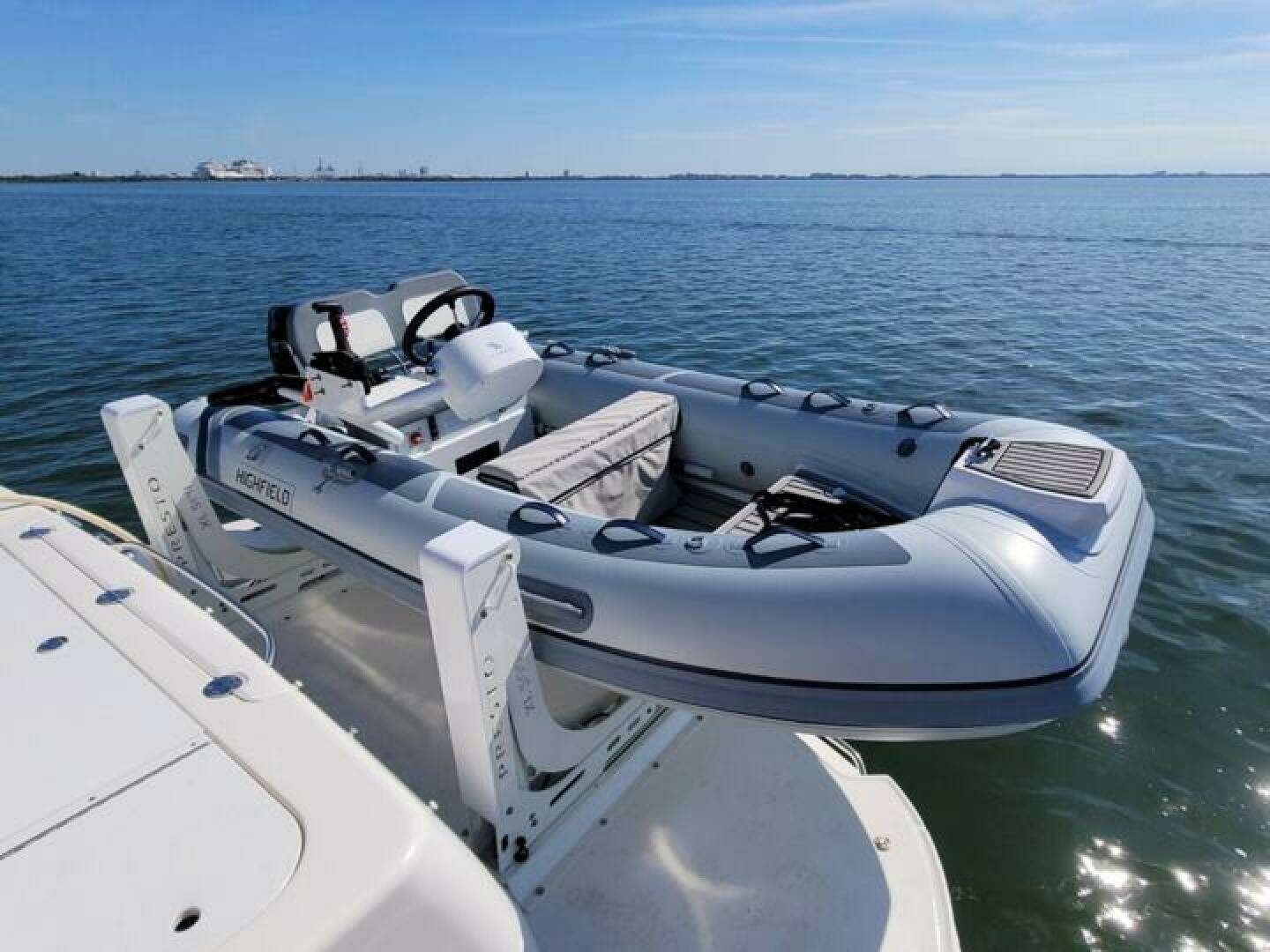 2006 Sea Ray 52 Sedan Bridge - Image 3