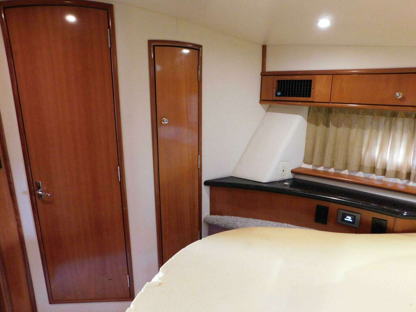 2003 Carver 44 CPMY - Image 36