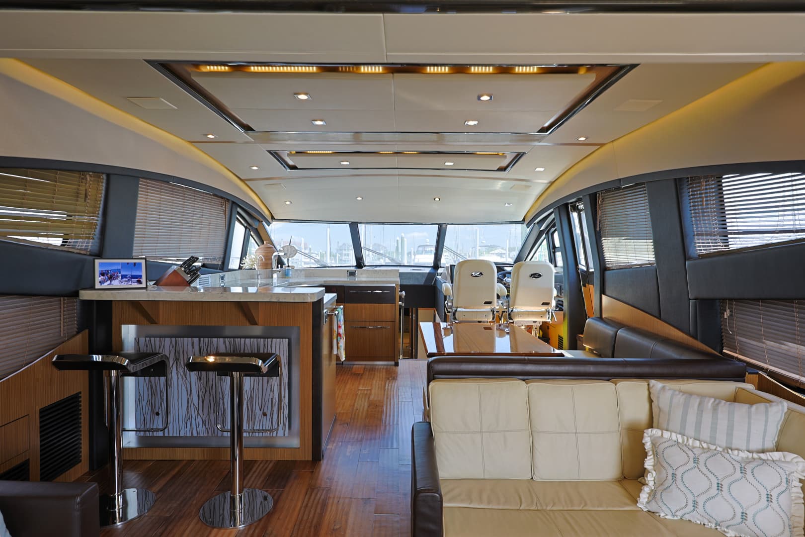 2017 Sea Ray L650 Fly - Image 37