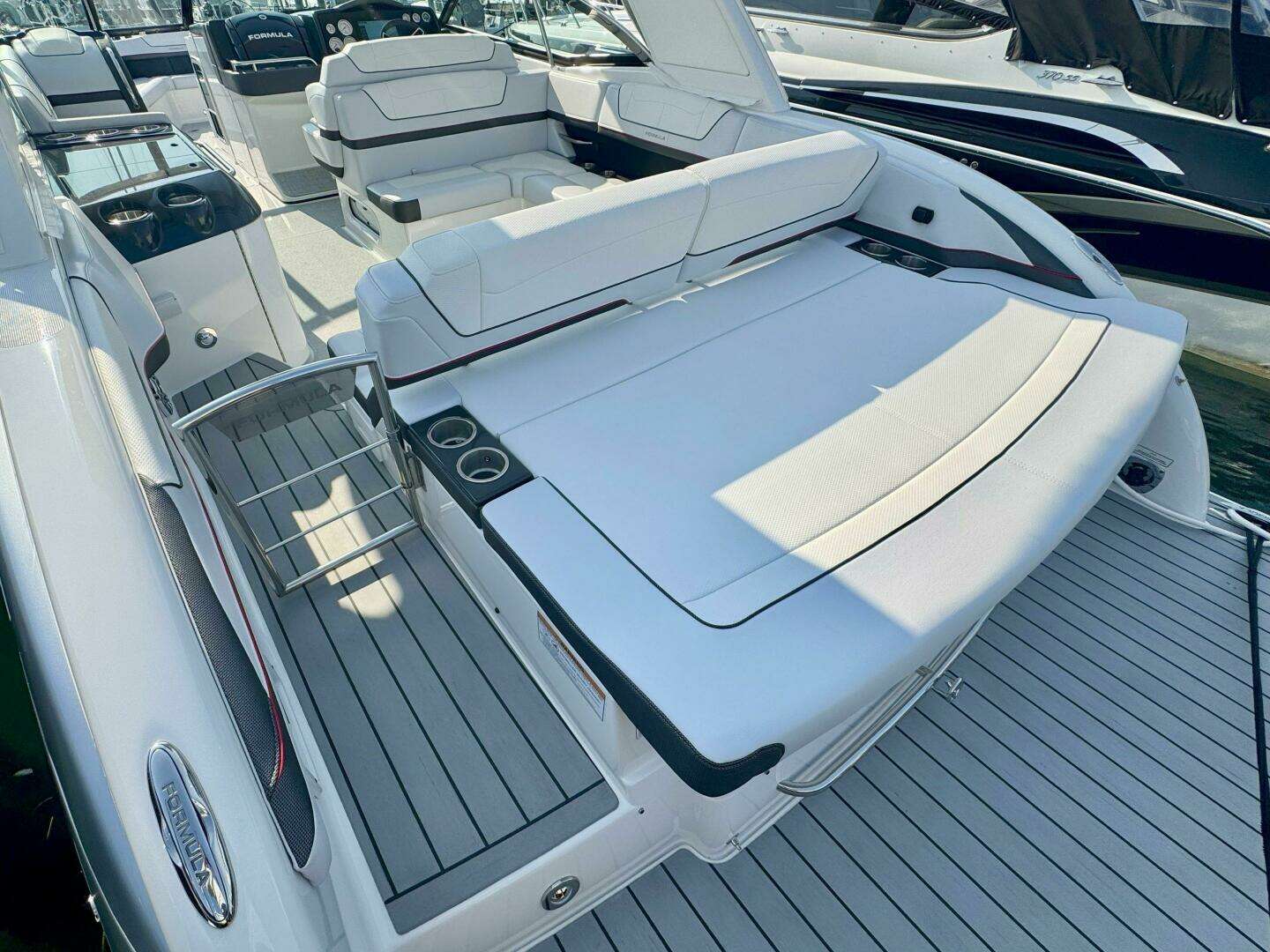 2024 Formula 350 Crossover Bowrider - Image 19