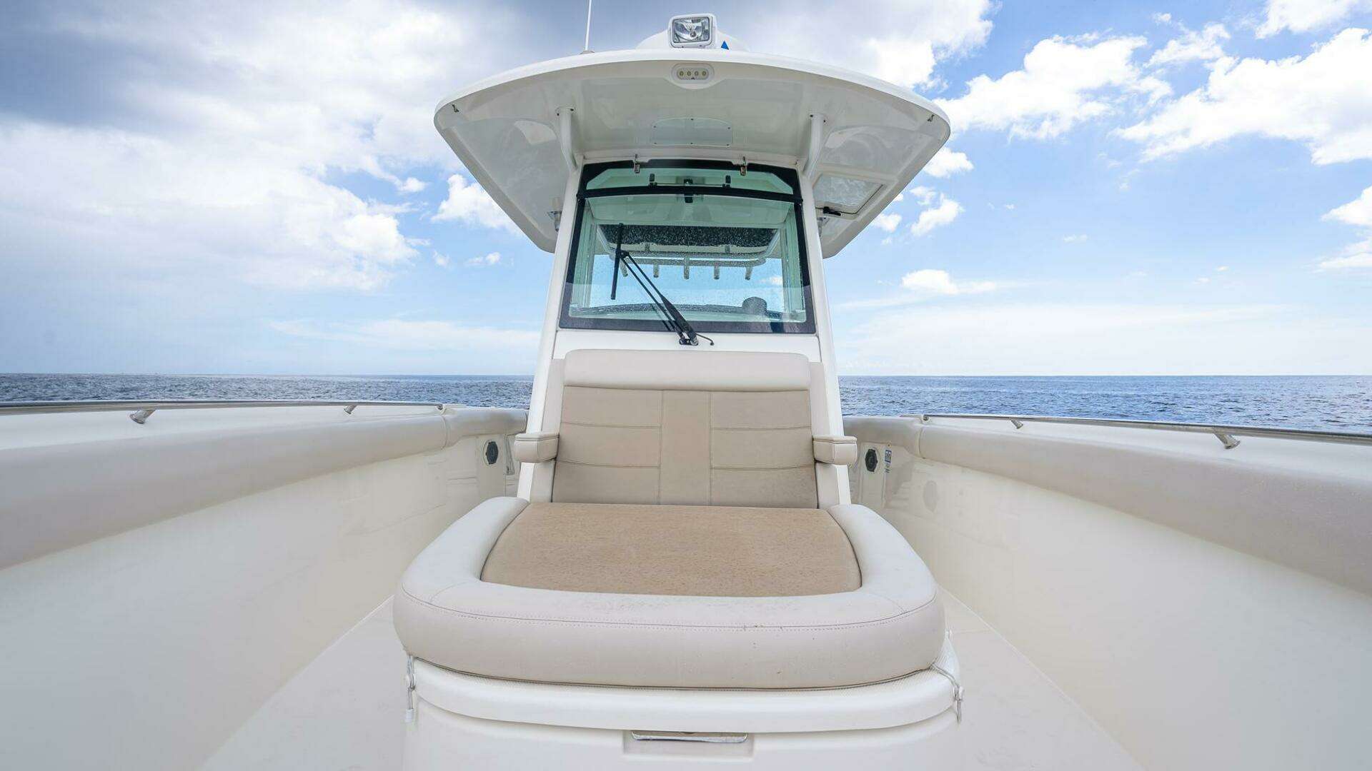2017 Boston Whaler 330 Outrage - Image 31