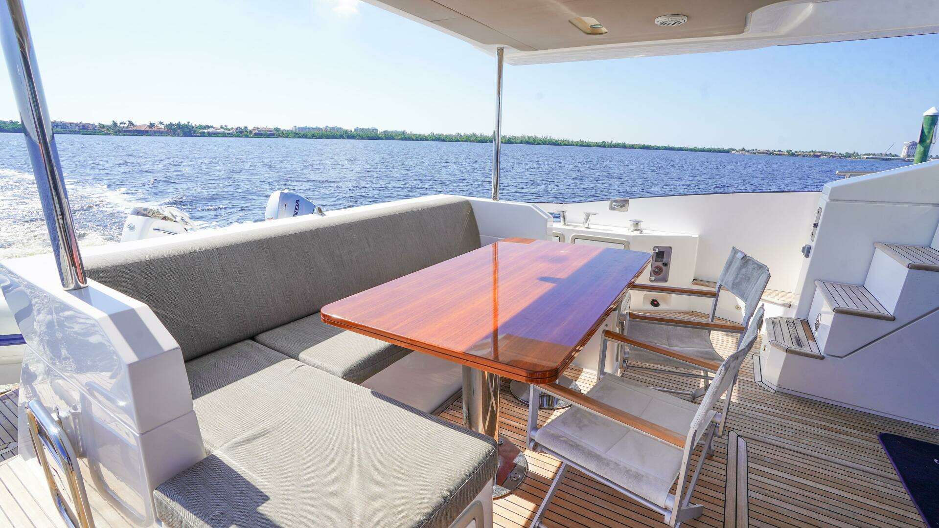 2017 Azimut 66 Flybridge - Image 11