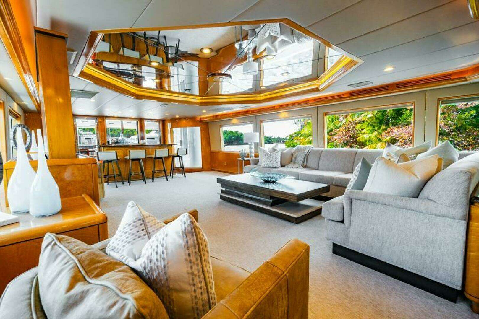 1995 Hatteras Flybridge Motor Yacht - Image 5
