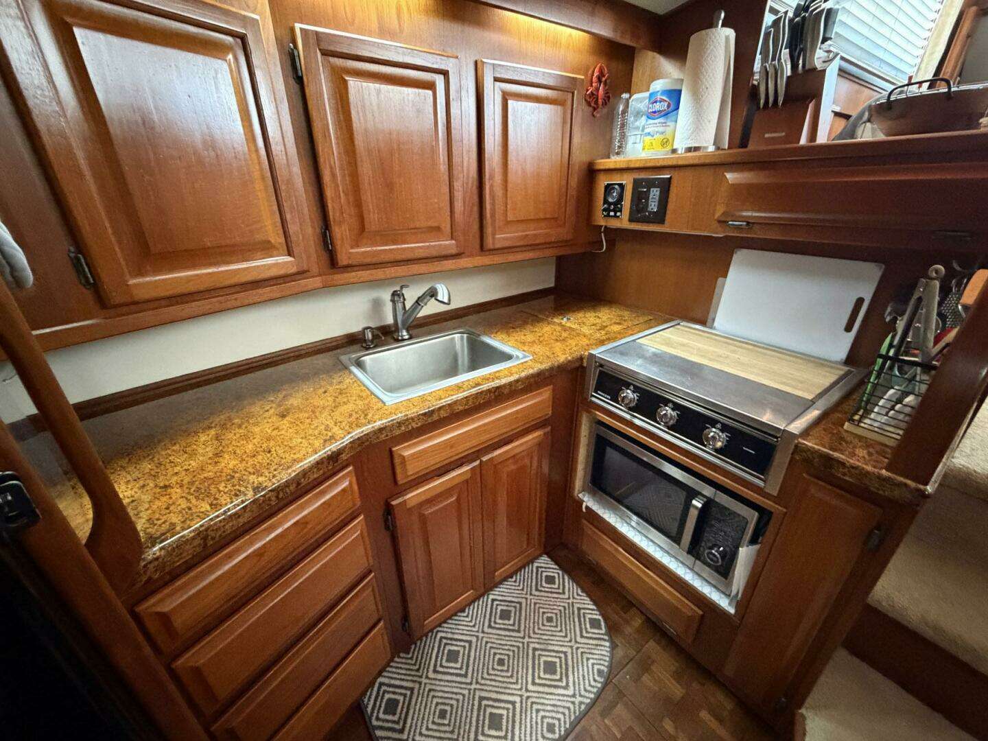 1987 Viking 44 Motor Yacht - Image 48