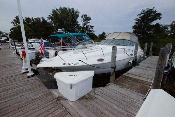 1997 Cruisers Yachts 3075