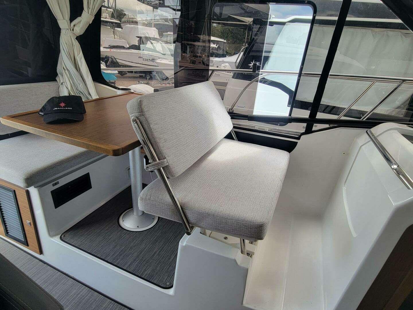 2023 Jeanneau NC895 - Image 10