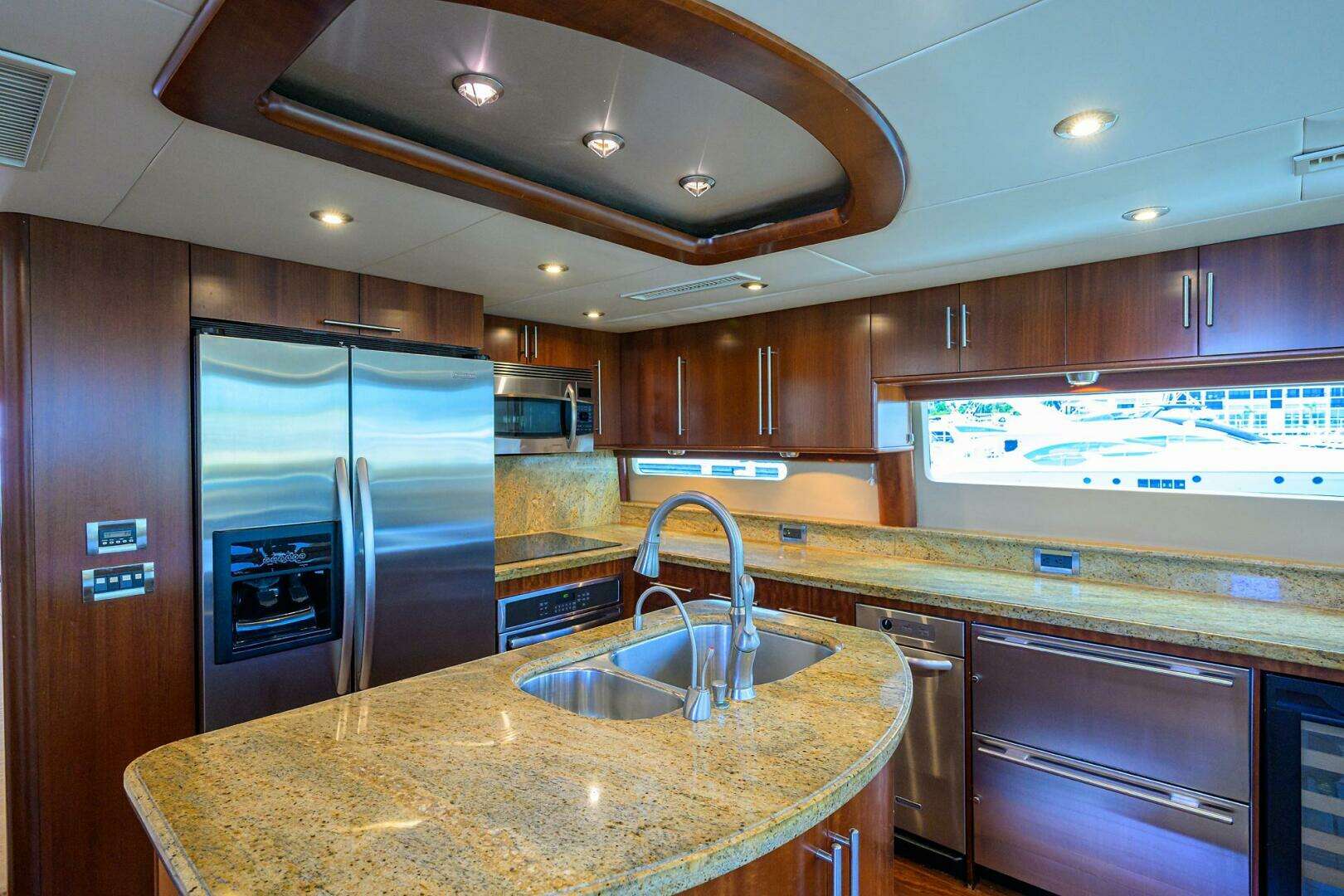 2007 Lazzara Yachts 80 Enclosed - Image 11