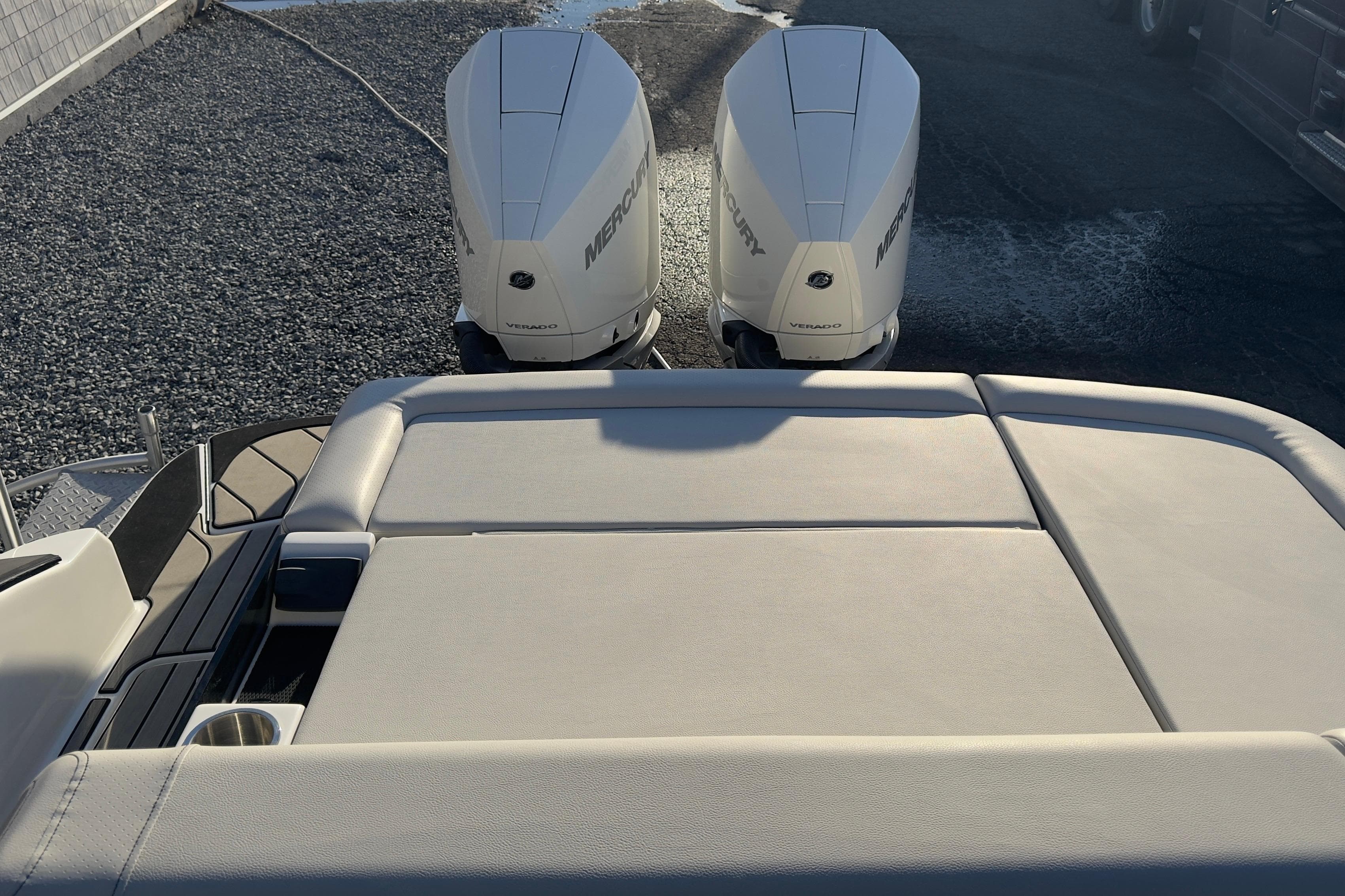 2026 Sea Ray SLX 280 Outboard with Mercury engines, rear view.
