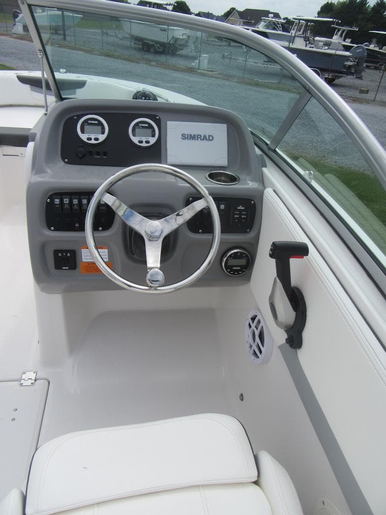 2025 Robalo R207 Dual Console boat dashboard with steering wheel and Simrad display.