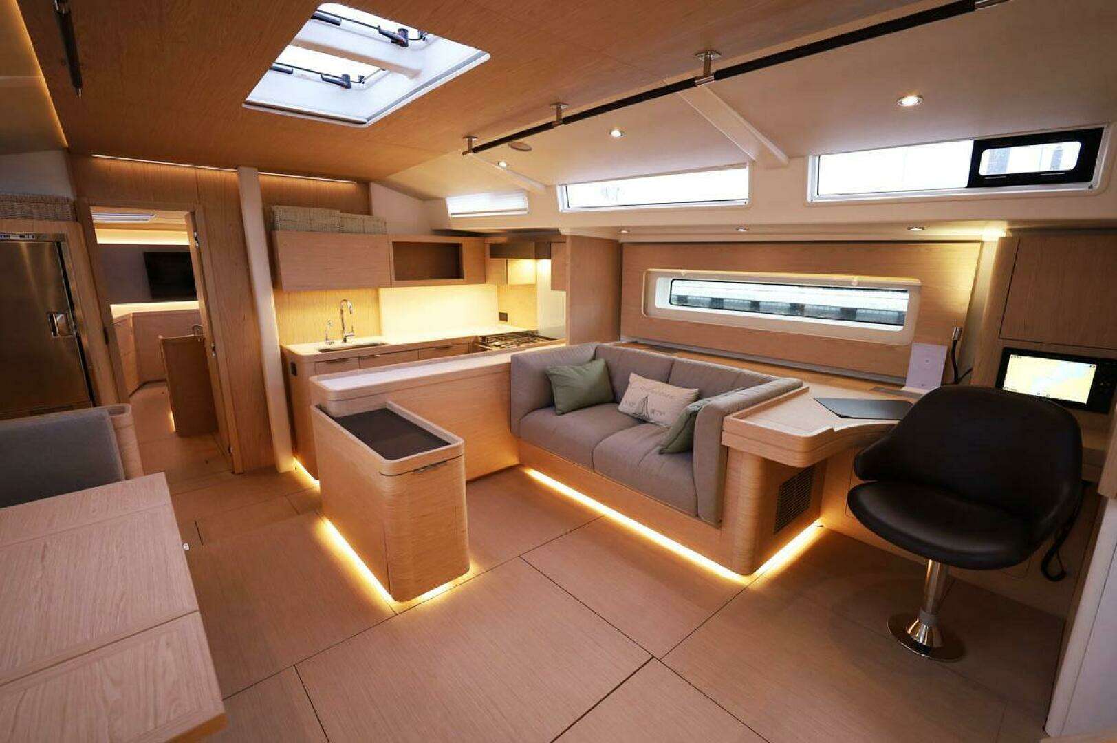2023 Beneteau Oceanis 60 - Image 25