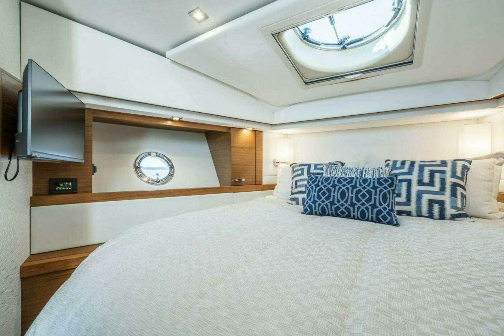 2023 Tiara Yachts 39 Coupe - Image 5